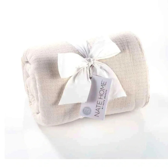 NWT. Nate  Home by Nate Berkus Coton Matelassee Fringe Blanket - Picture 1 of 6